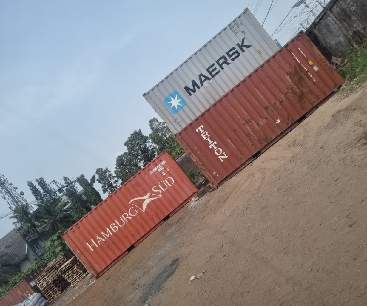Conteneurs Hamburg Süd & Maersk, Douala